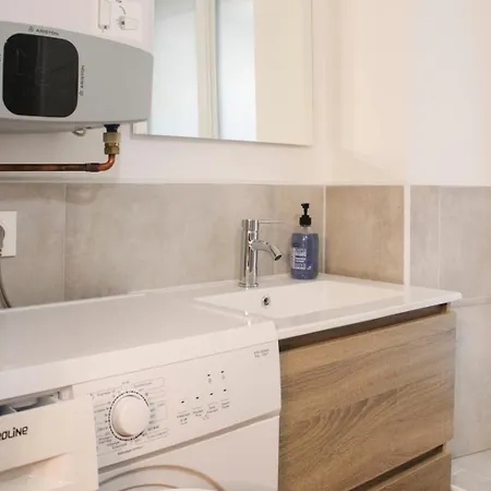 Charming In The Heart Of 14 Apartment *